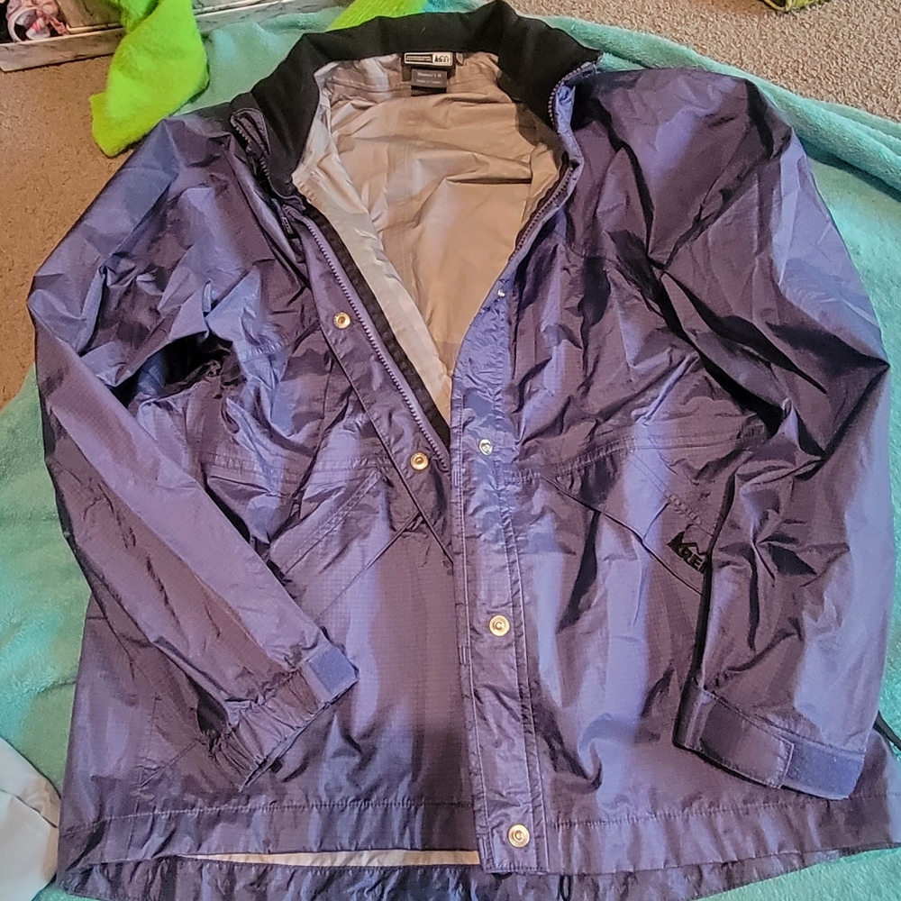 REI WOMENS RAIN JACKET SZ M
